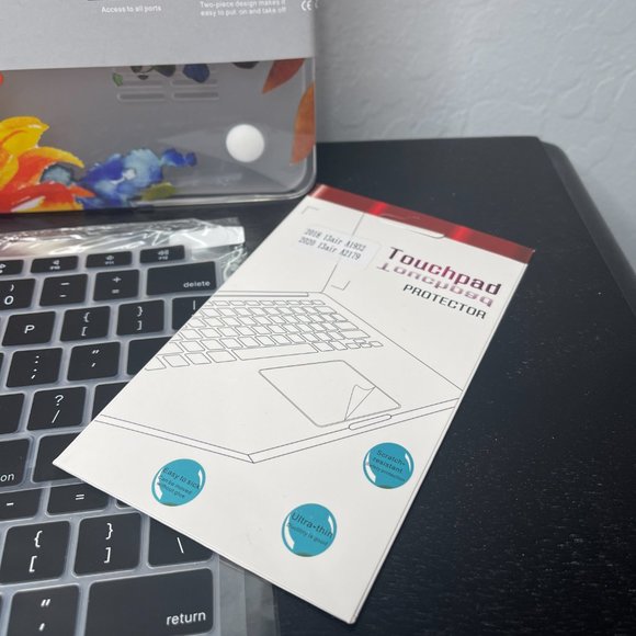 Apple MacBook Air 13" Floral Cover Keyboard, Screen and Touchpad Protector - Picture 3 of 4